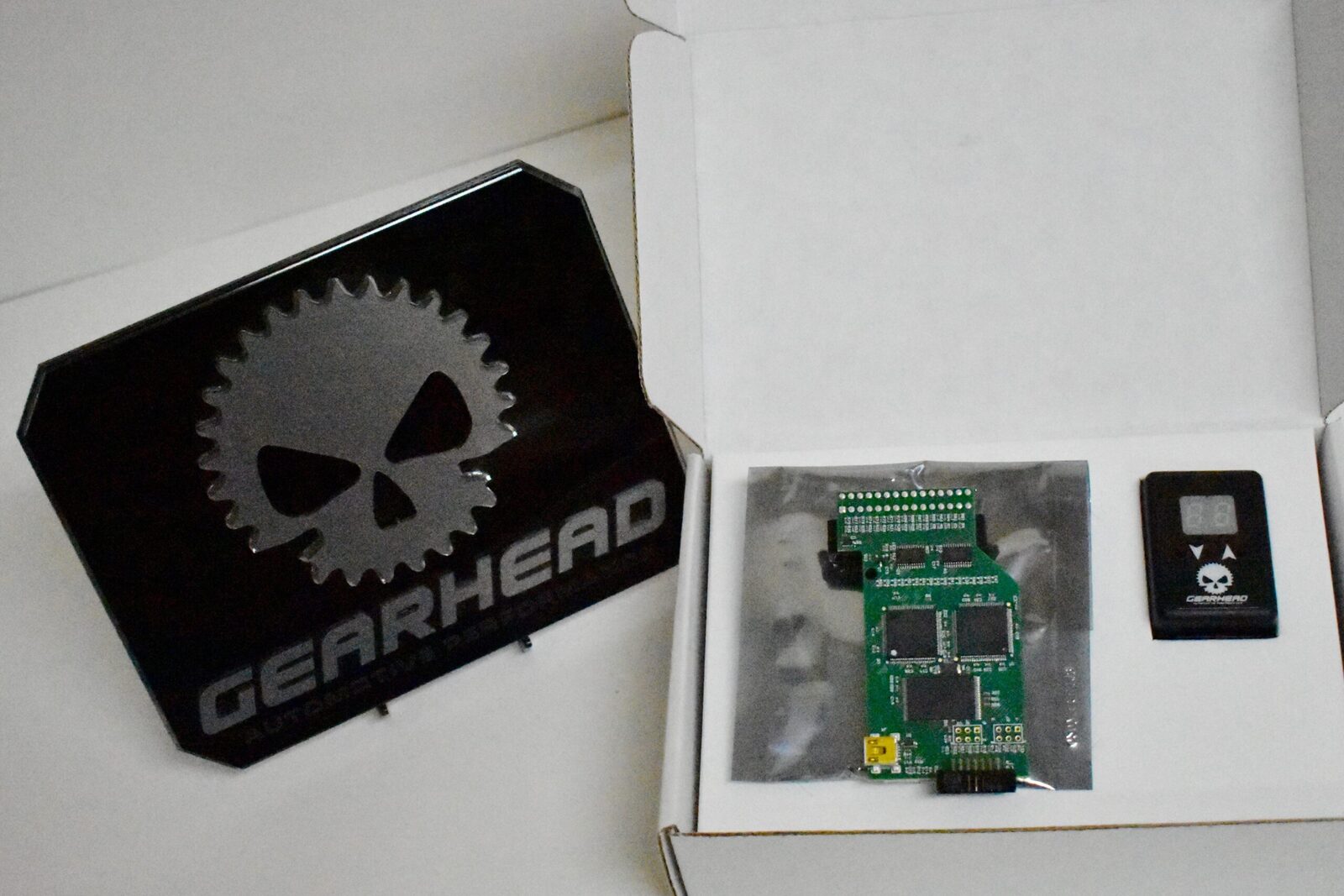 A picture of the inside of a box with a pcb.